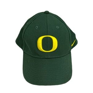 Vintage Nike Oregon Ducks Classic 99 Swoosh Flex hat in green‎